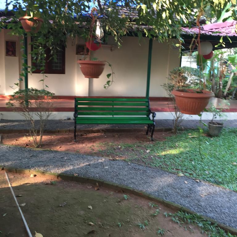 Palm Grove Service Villa Kochi Buitenkant foto
