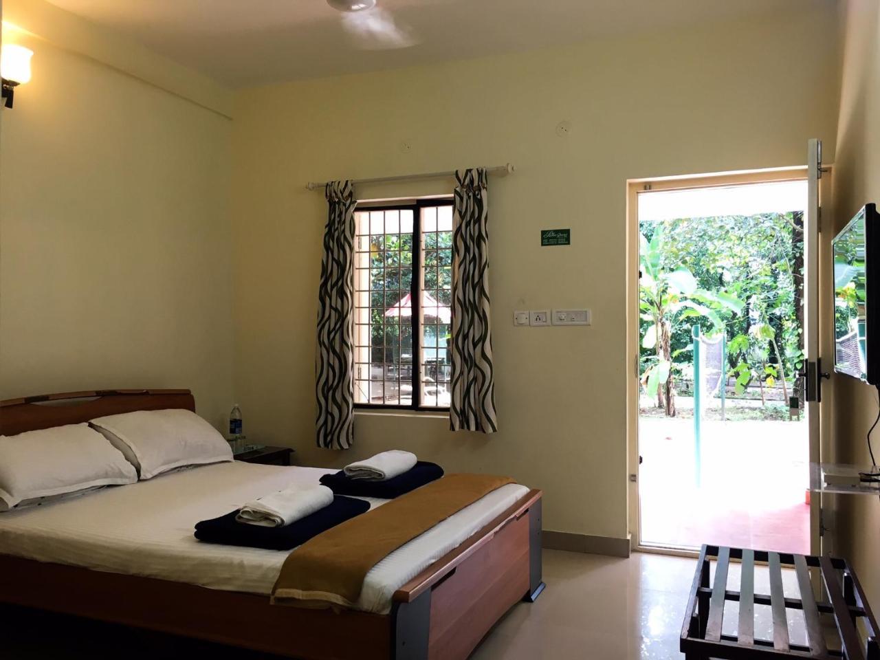 Palm Grove Service Villa Kochi Buitenkant foto