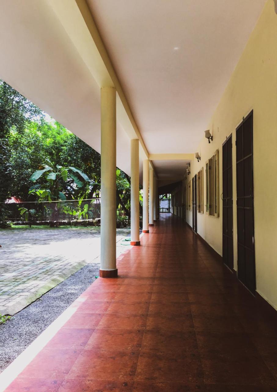 Palm Grove Service Villa Kochi Buitenkant foto