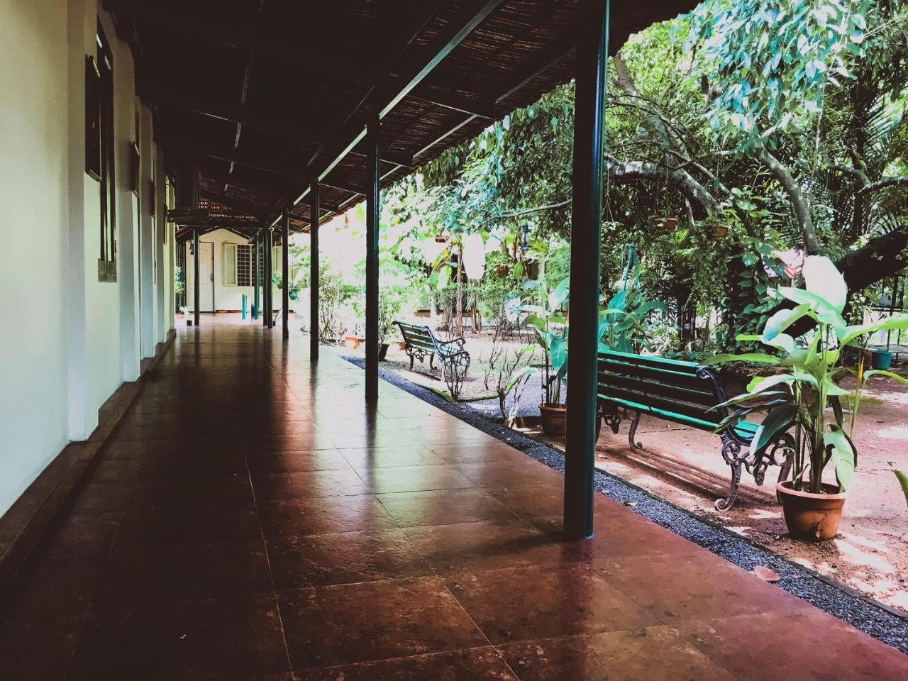 Palm Grove Service Villa Kochi Buitenkant foto
